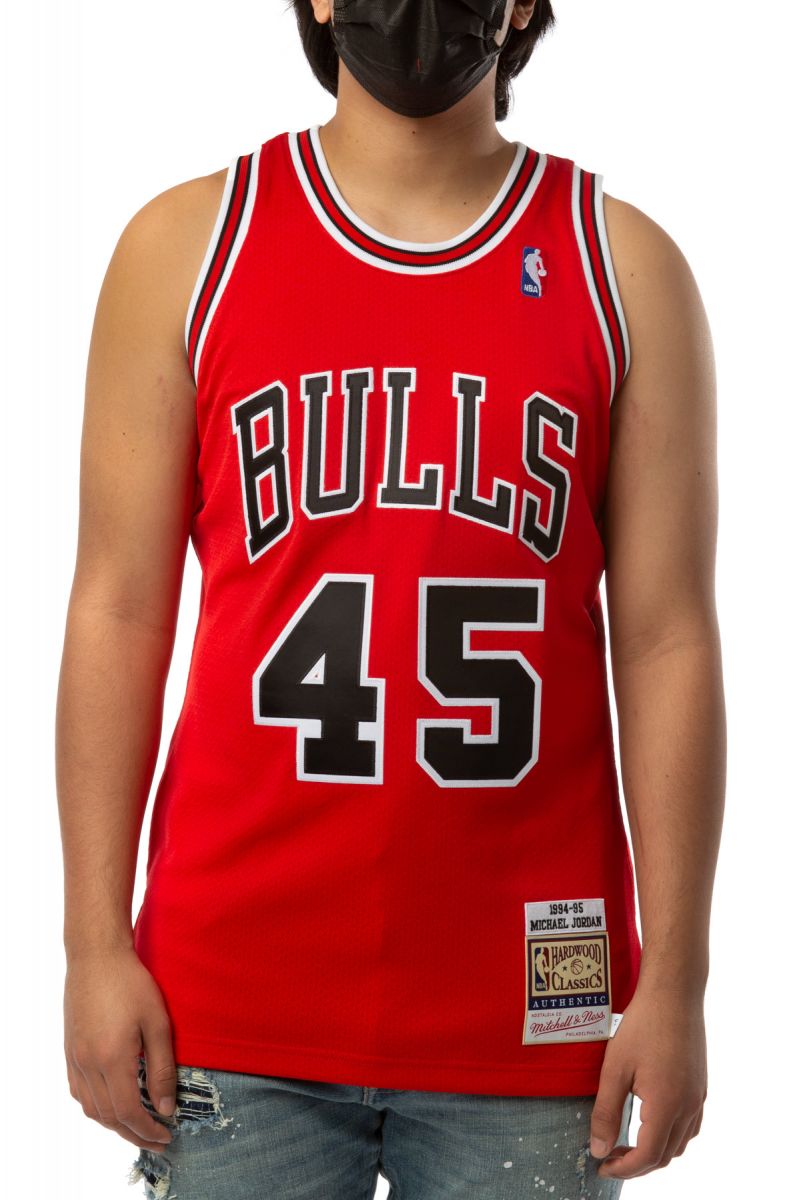 MITCHELL & NESS Chicago Bulls Michael Jordan 1997-98 Authentic Home Jersey  AJY4GS18398-CBUWHIT97MJO - Karmaloop