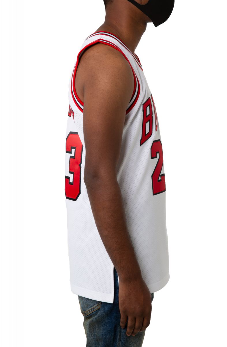 MITCHELL & NESS Chicago Bulls Michael Jordan 1997-98 Authentic Home Jersey  AJY4GS18398-CBUWHIT97MJO - Karmaloop