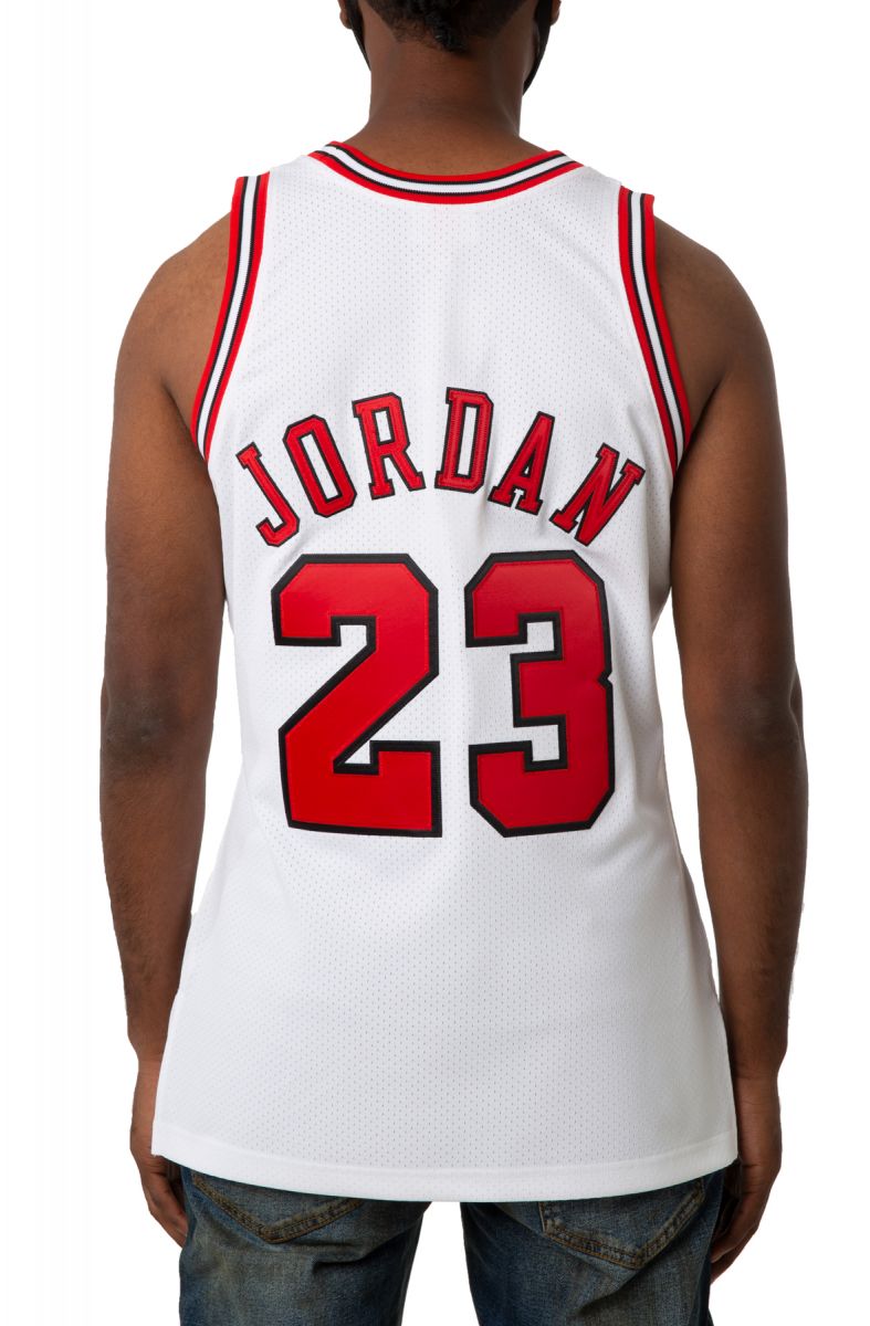 MITCHELL AND NESS Chicago Bulls Michael Jordan 1997-98 Authentic Home  Jersey AJY4GS18398-CBUWHIT97MJO - Shiekh