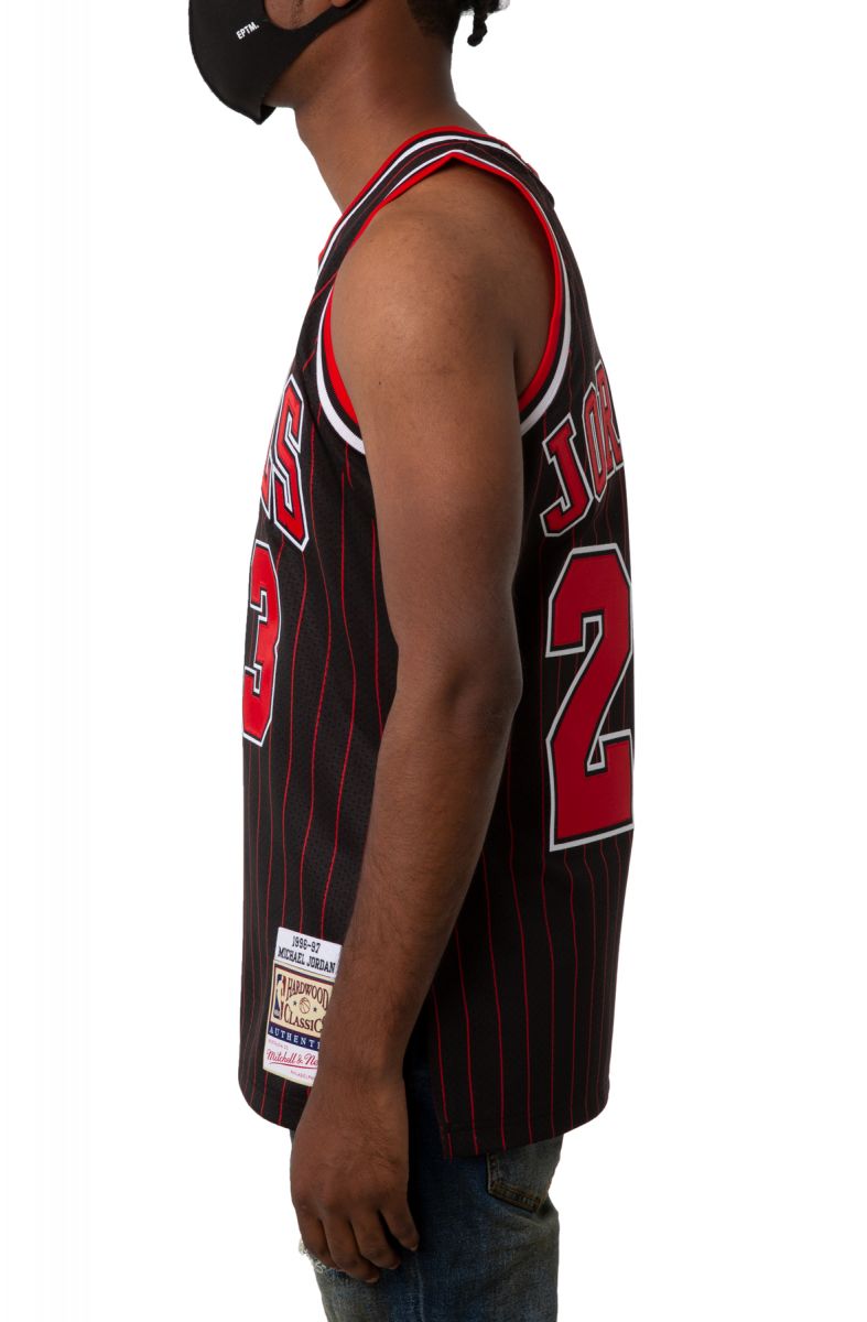 Chicago Bulls Michael Jordan 1997 Alternate Authentic Jersey By Mitchell &  Ness - Black - Mens
