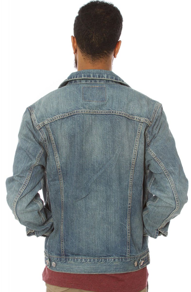 levi's slim fit trucker