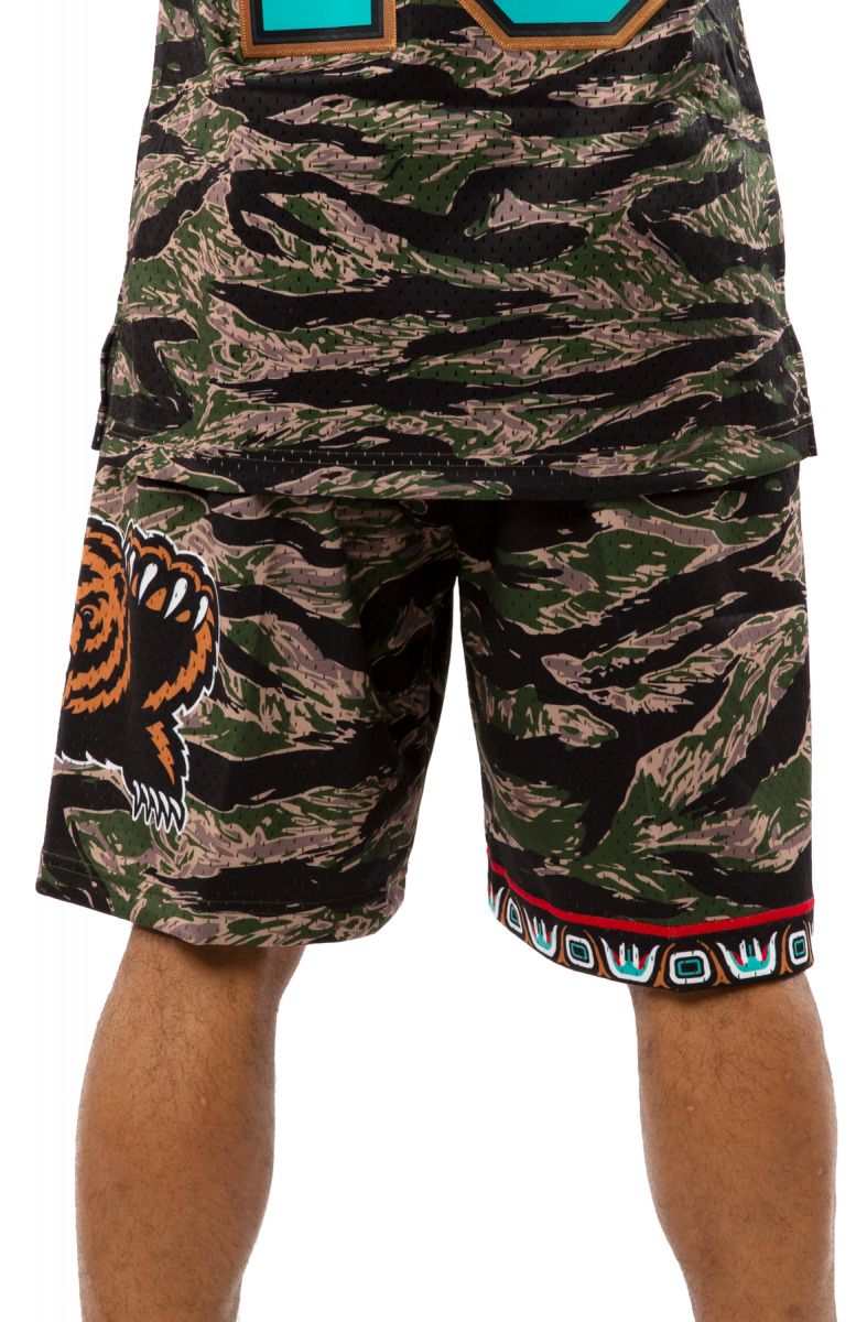 MITCHELL & NESS Vancouver Grizzlies Tiger Camo Swingman Shorts