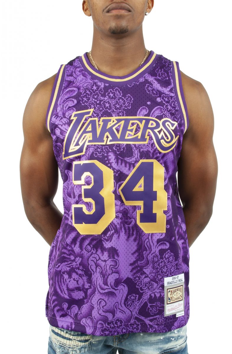 MITCHELL & NESS NBA LOS ANGELES LAKERS CNY SWINGMAN JERSEY 96-97 SHAQU –