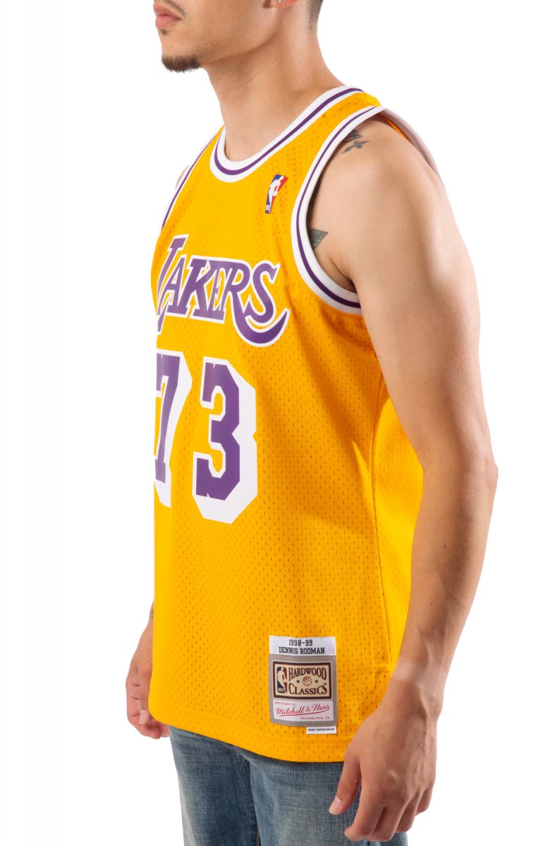 lakers jersey with jeans