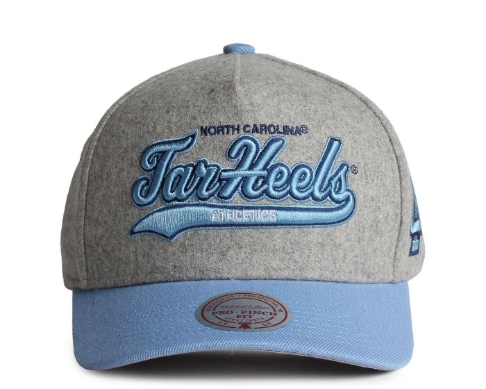 レディース North Carolina Tar Heels 新品 Sサイズ PREORDER - Carolina Tar Heels Light Blue Embroidered Mock Neck