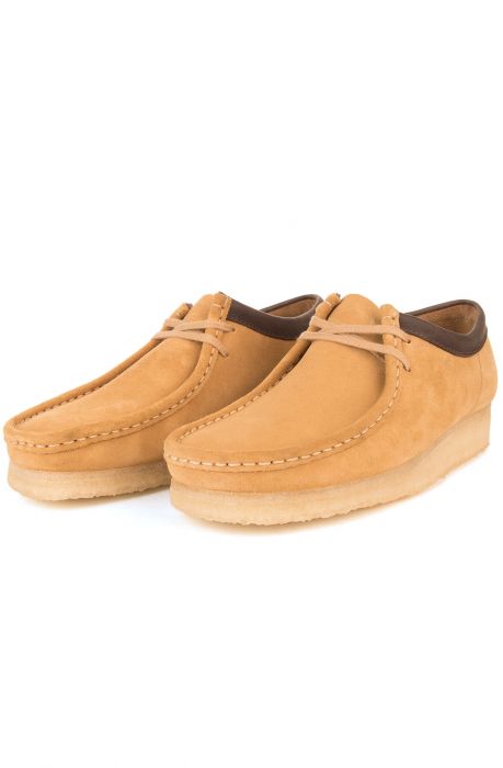 The Clarks Wallabee Low Boots in Camel Suede